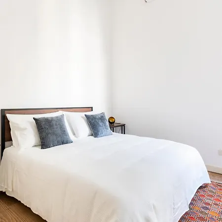 Apartment Principe House, Rome, 3 Bedroom 2 Bath, Elegant Full Of Light Rome