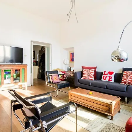 Principe House, Rome, 3 Bedroom 2 Bath, Elegant Full Of Light Rome