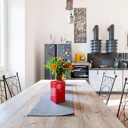 Principe House, Rome, 3 Bedroom 2 Bath, Elegant Full Of Light Rom