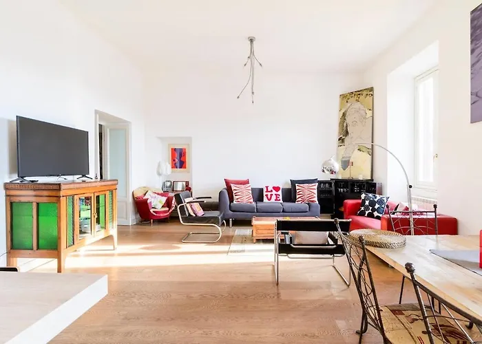 Principe House, Rome, 3 Bedroom 2 Bath, Elegant Full Of Light Apartment