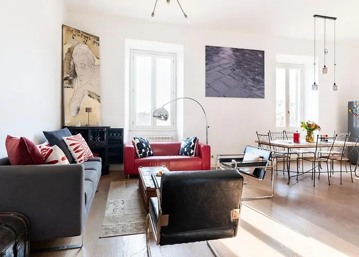 Principe House, Rome, 3 Bedroom 2 Bath, Elegant Full Of Light Apartment