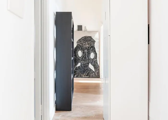Principe House, Rome, 3 Bedroom 2 Bath, Elegant Full Of Light Rome