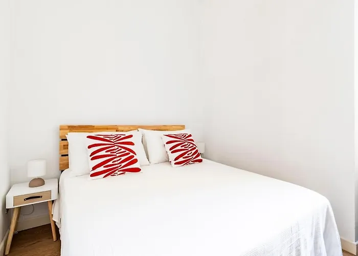 Principe House, Rome, 3 Bedroom 2 Bath, Elegant Full Of Light Apartment