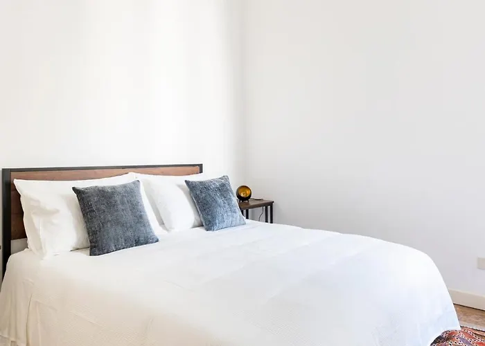 Apartment Principe House, Rome, 3 Bedroom 2 Bath, Elegant Full Of Light Rome